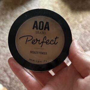 ShopMissA Powder Bronzer - Never Opened FREE WITH PURCHASE OF 1+ ITEMS 💕